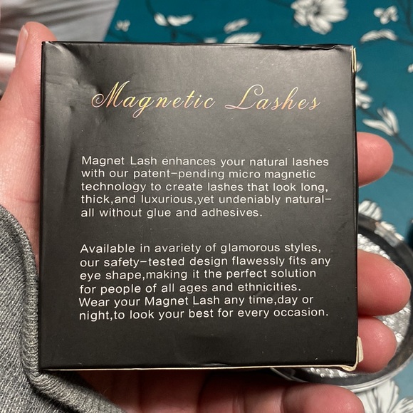 Magnetic Lashes - Picture 2 of 3